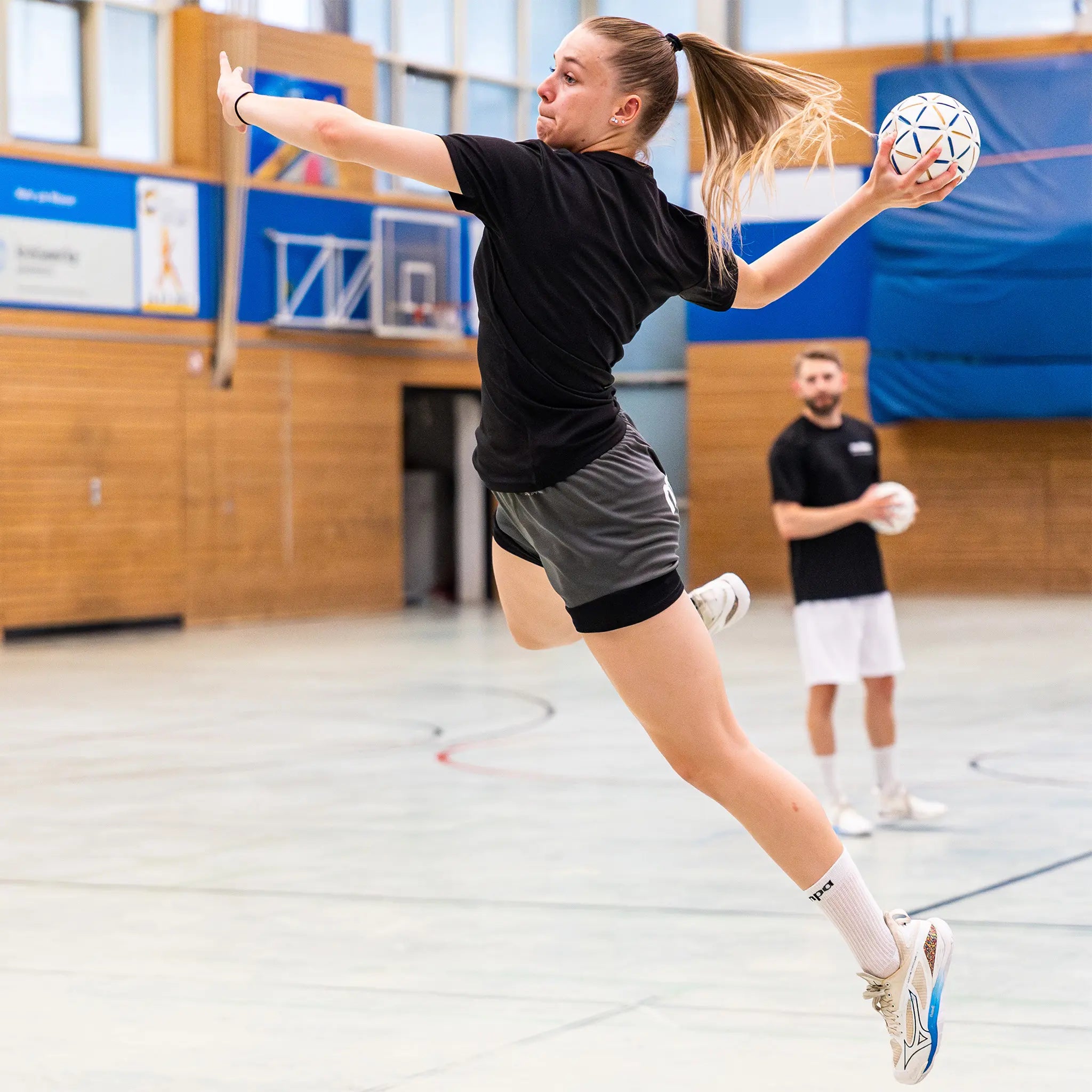 molten-handball-H2D5000-BW_1.webp