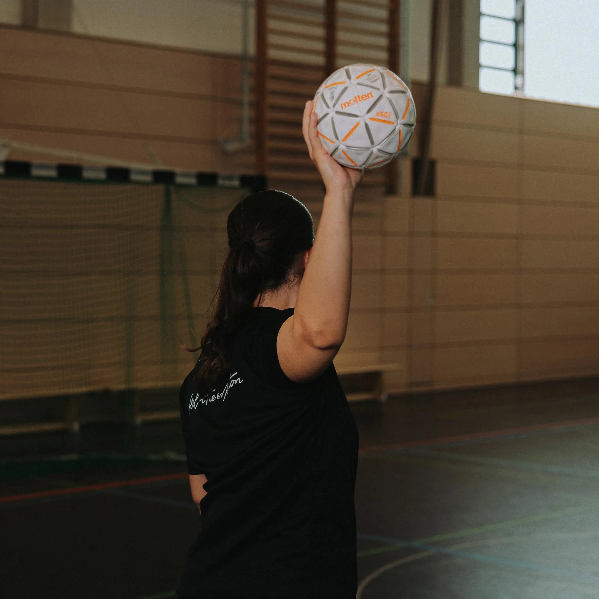 molten-handball-H2D5000-OW_1.webp
